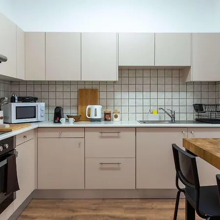 Stylish 2br With Rooftop Pool In Mackenzie Διαμέρισμα