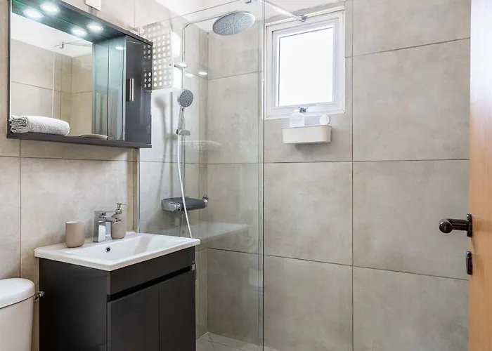 Stylish 2br With Rooftop Pool In Mackenzie Διαμέρισμα Λάρνακα