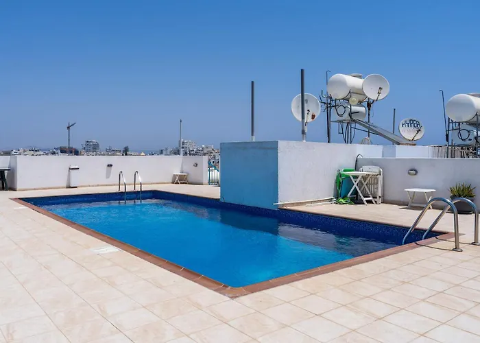 Stylish 2br With Rooftop Pool In Mackenzie