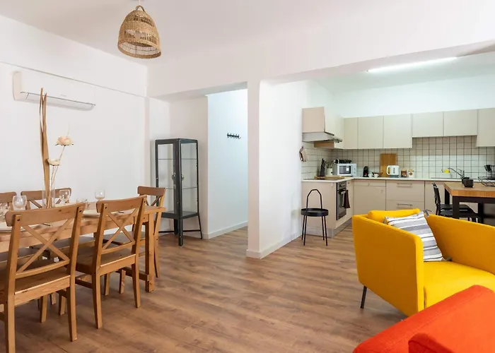 Stylish 2br With Rooftop Pool In Mackenzie Διαμέρισμα