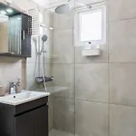 Stylish 2br With Rooftop Pool In Mackenzie Lägenhet Larnaca