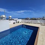 Stylish 2br With Rooftop Pool In Mackenzie Lägenhet