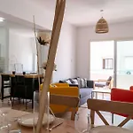 Stylish 2br With Rooftop Pool In Mackenzie Larnaca
