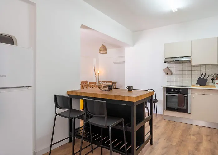 Stylish 2br With Rooftop Pool In Mackenzie *