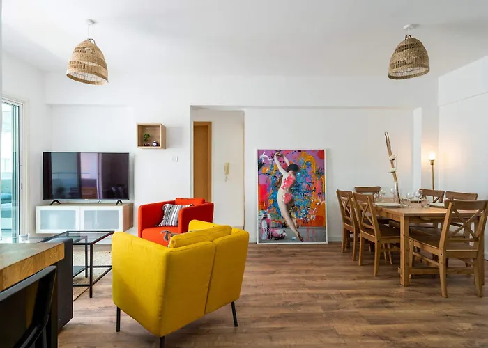 Апартаменти Stylish 2br With Rooftop Pool In Mackenzie